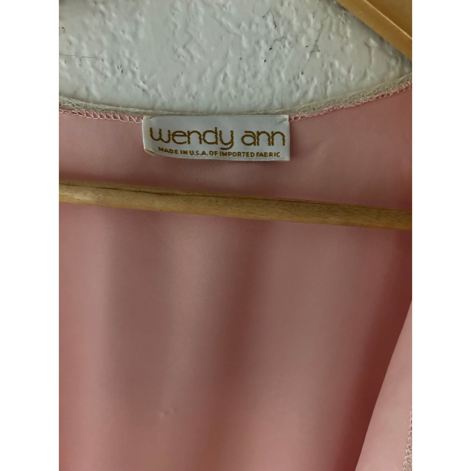 Wendy Ann Vintage Pink Satin Robe Lace Trim Floral Embroidery Medium