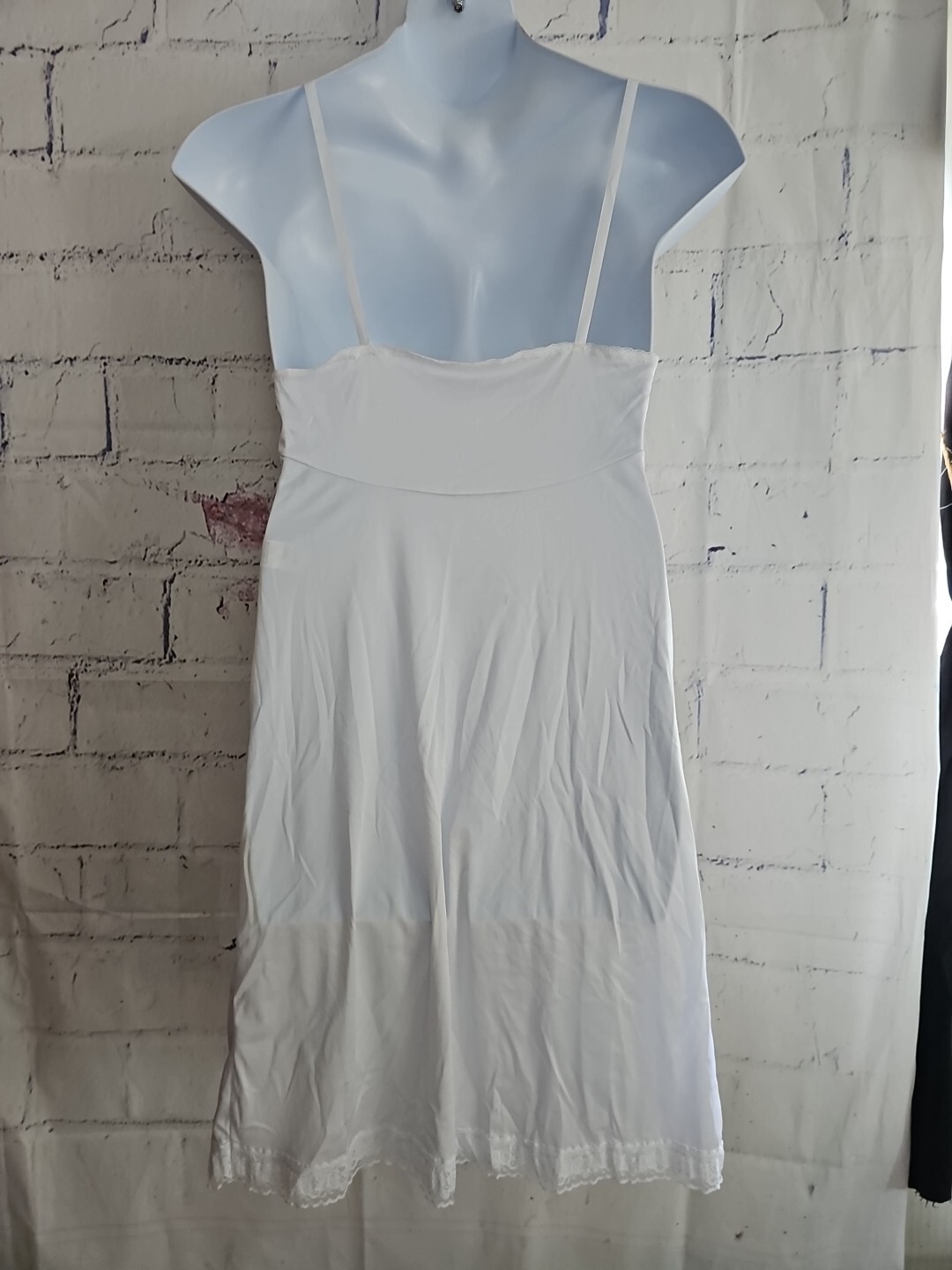 Vassarette Full Slip White Size 22″ 36/42 Satin Nylon Adjustable Straps V-neck
