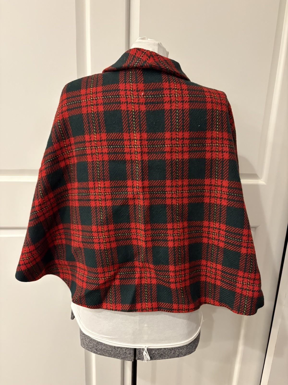 Vintage 1960s Best & Co Fifth Ave. NY Wool Plaid Cape Red and Green Plaid