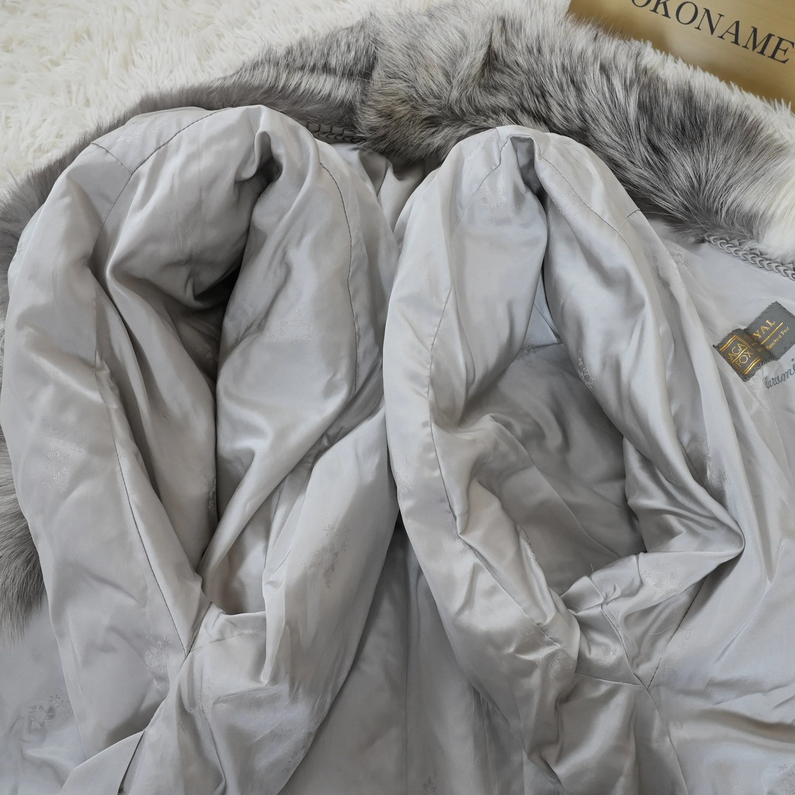 Platina Fox Long Coat – SAGA ROYAL FOX Soft and fluffy Vintage Fur Japan