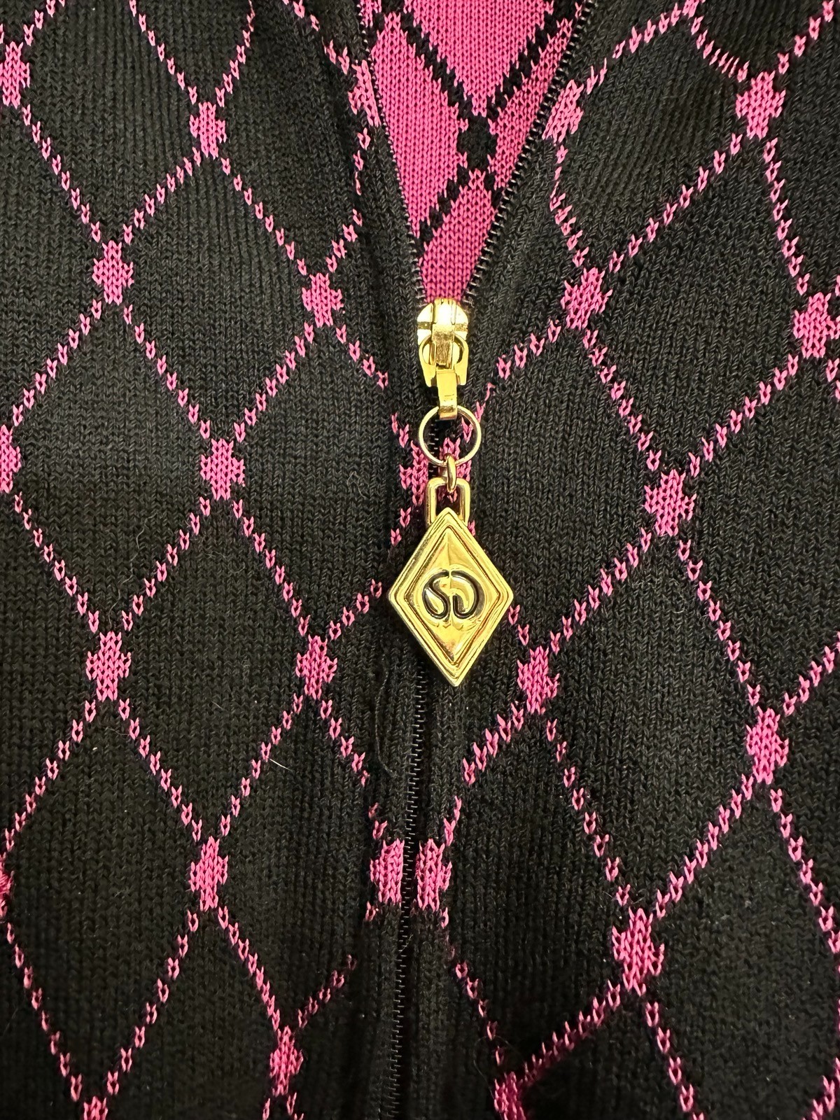 St. John Sport by Marie Gray Sweater L Black Pink Argyle Zip Front Gold Logo USA