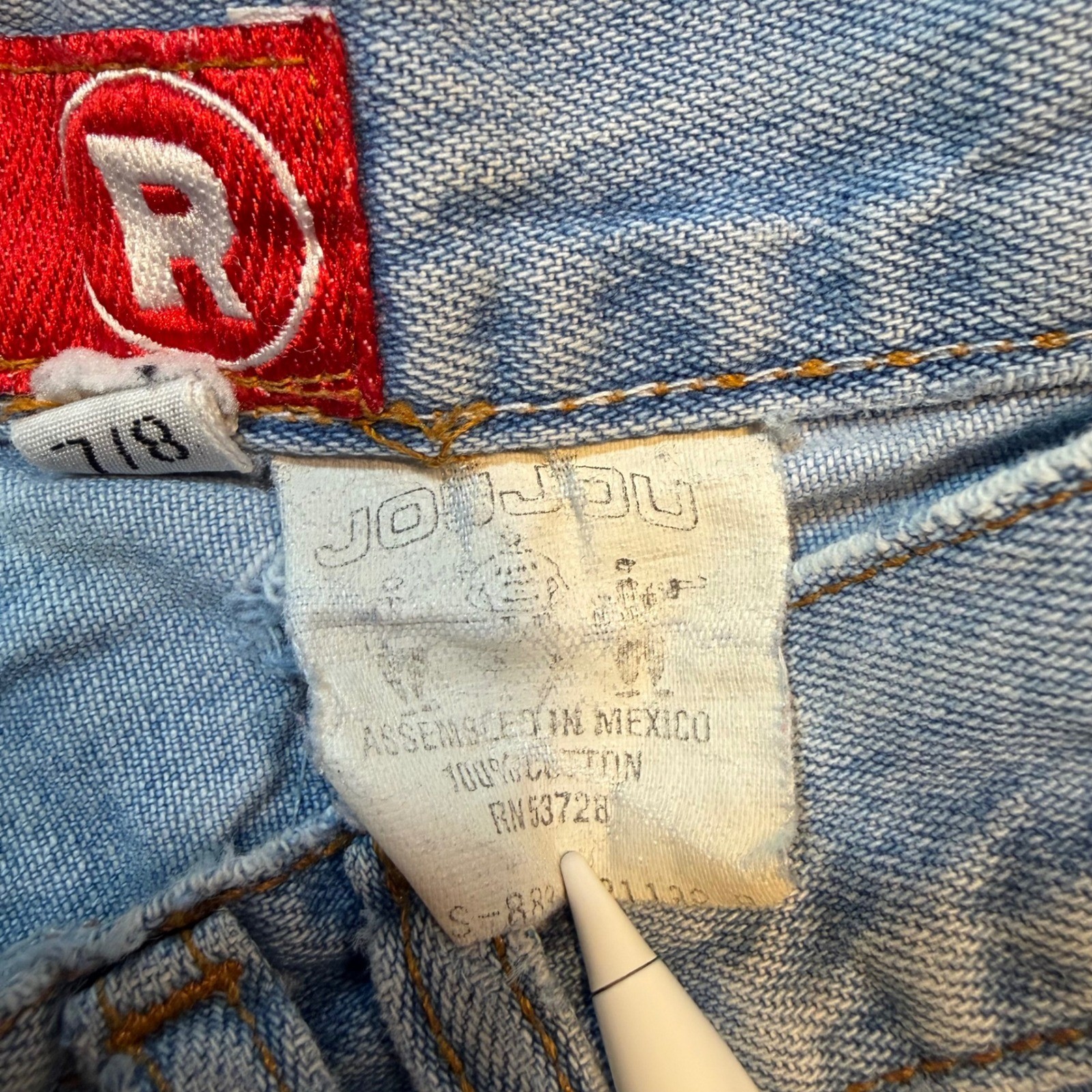 Thrashed vintage 90s High Waisted Light Wash Denim Mom Shorts 7/8 100% Cotton