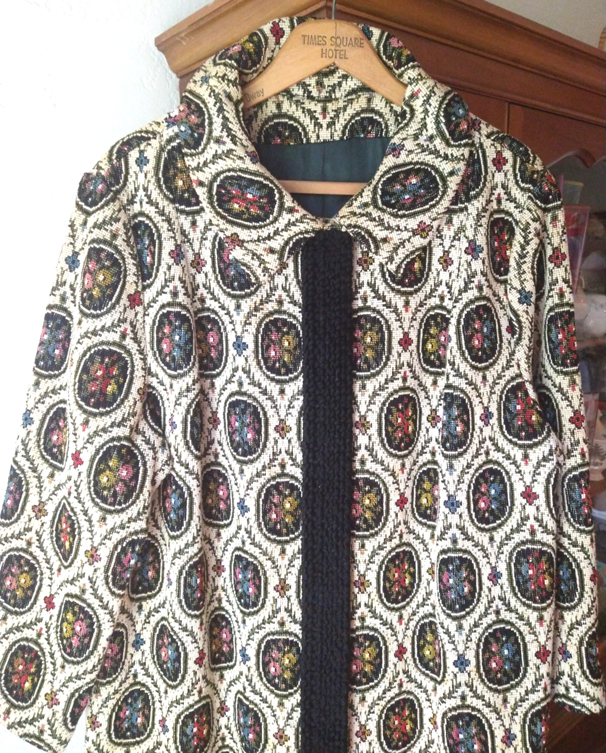 Beauty Custom Vintage 1960s L Medallion Floral Tapestry Lamb Contrast Maxi Coat