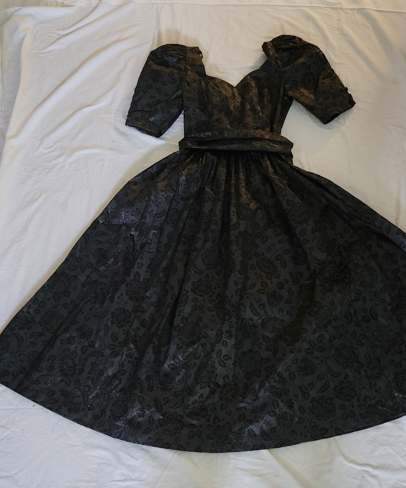 Vtg Laura Ashley dress nwt Black Taffeta Evening Holiday sz 8. 60″ Sweep