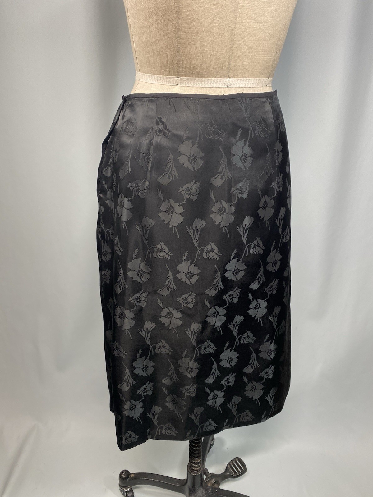 Vintage Skirt Suit SIZE LARGE black jacquard tailored classic 50s 60s goth