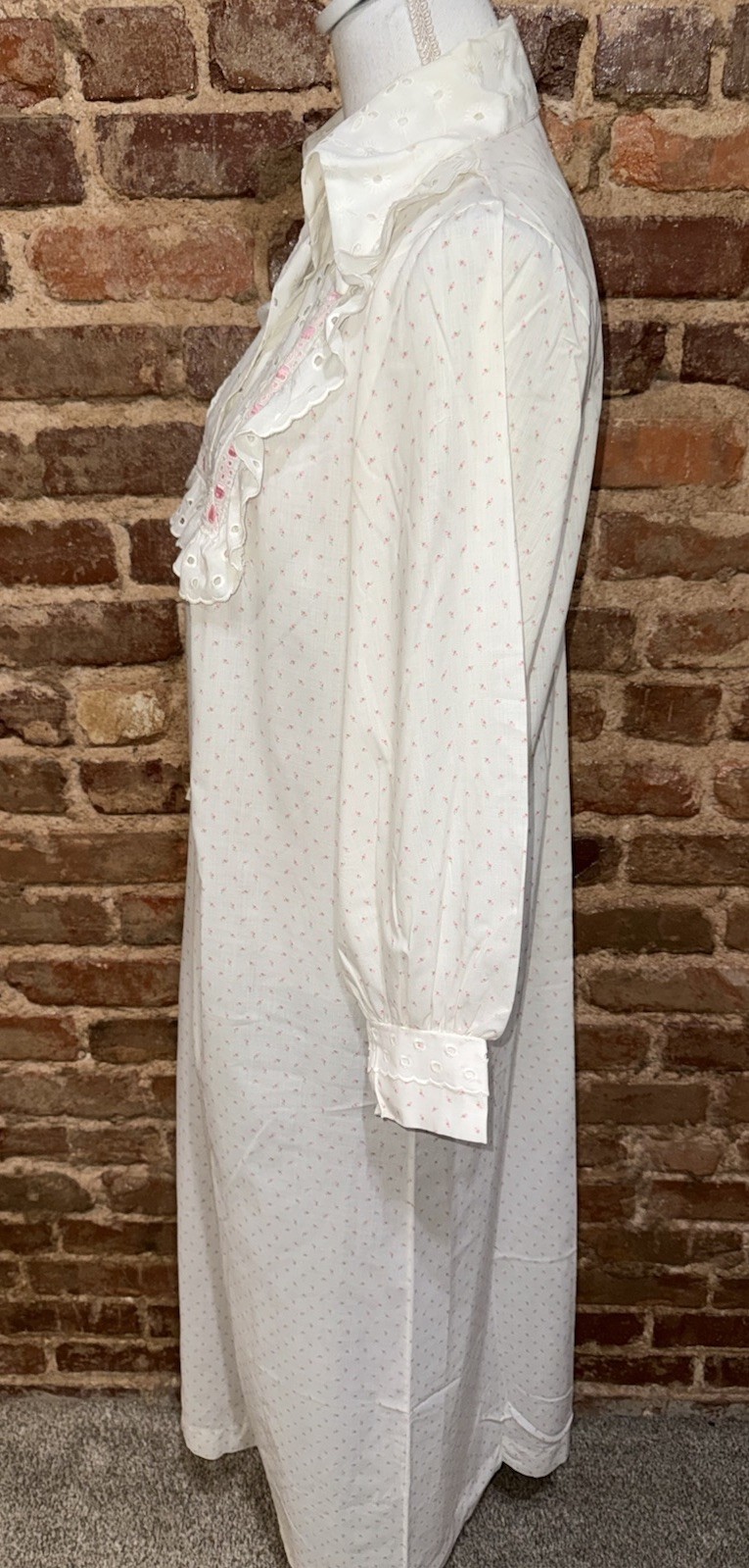 Vintage Eyelet Bib Rosebud Maxi Nightgown Pink Ribbon 1960’s Sz S/M Cottage Core