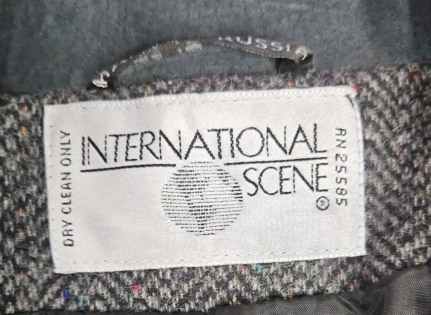 VINTAGE INTERNATIONAL SCENE WOOL AND SUEDE COAT (98)