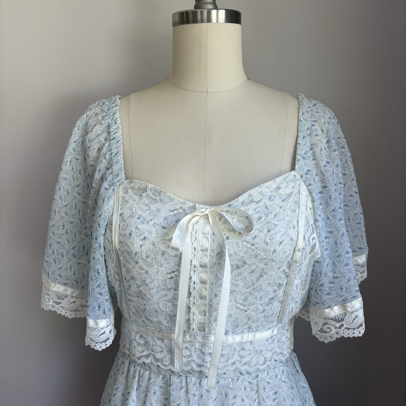 Vintage 1970’s Baby Blue Floral & Lace Cottagecore Prairie Maxi Dress XS
