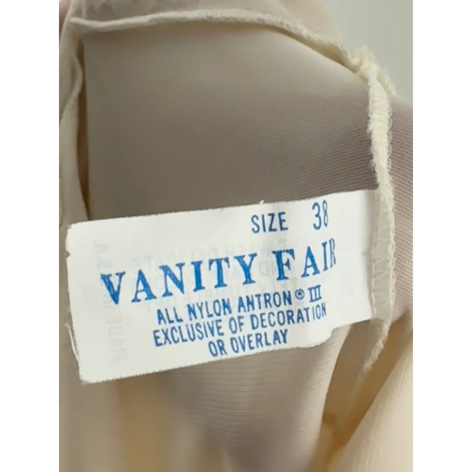 Vanity Fair Vintage Cream Floral Lace Trim Full Slip Antron III Nylon Size 38