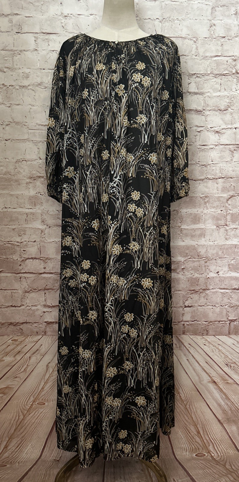 Vintage Mistee Floral Keyhole Neckline Loose Fit Kaftan Dress MuuMuu SMALL 70’s
