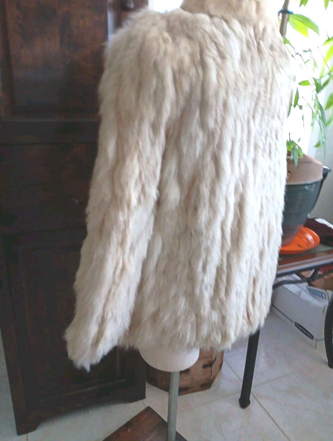 VINTAGE 1990’s SAGA IVORY FOX SHORT COAT XS-SML