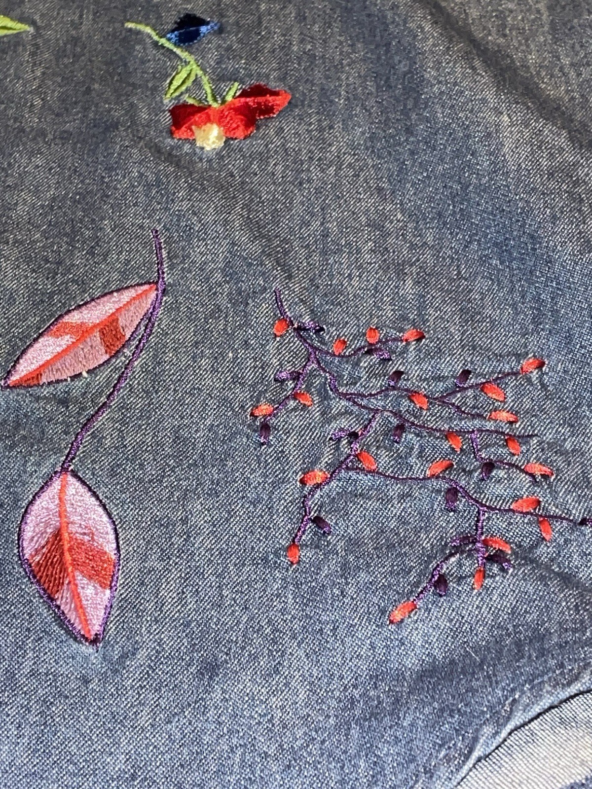 Vintage Bobbie Brooks Size Medium Blue Chambray Denim Button Up Embroidery