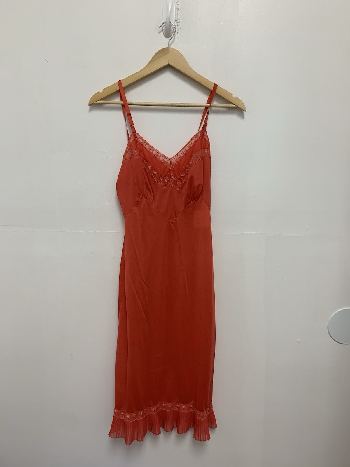 Vintage Vanity Fair 32 Nylon Full Slip Pink Nightgown Floral Lace USA 50’s