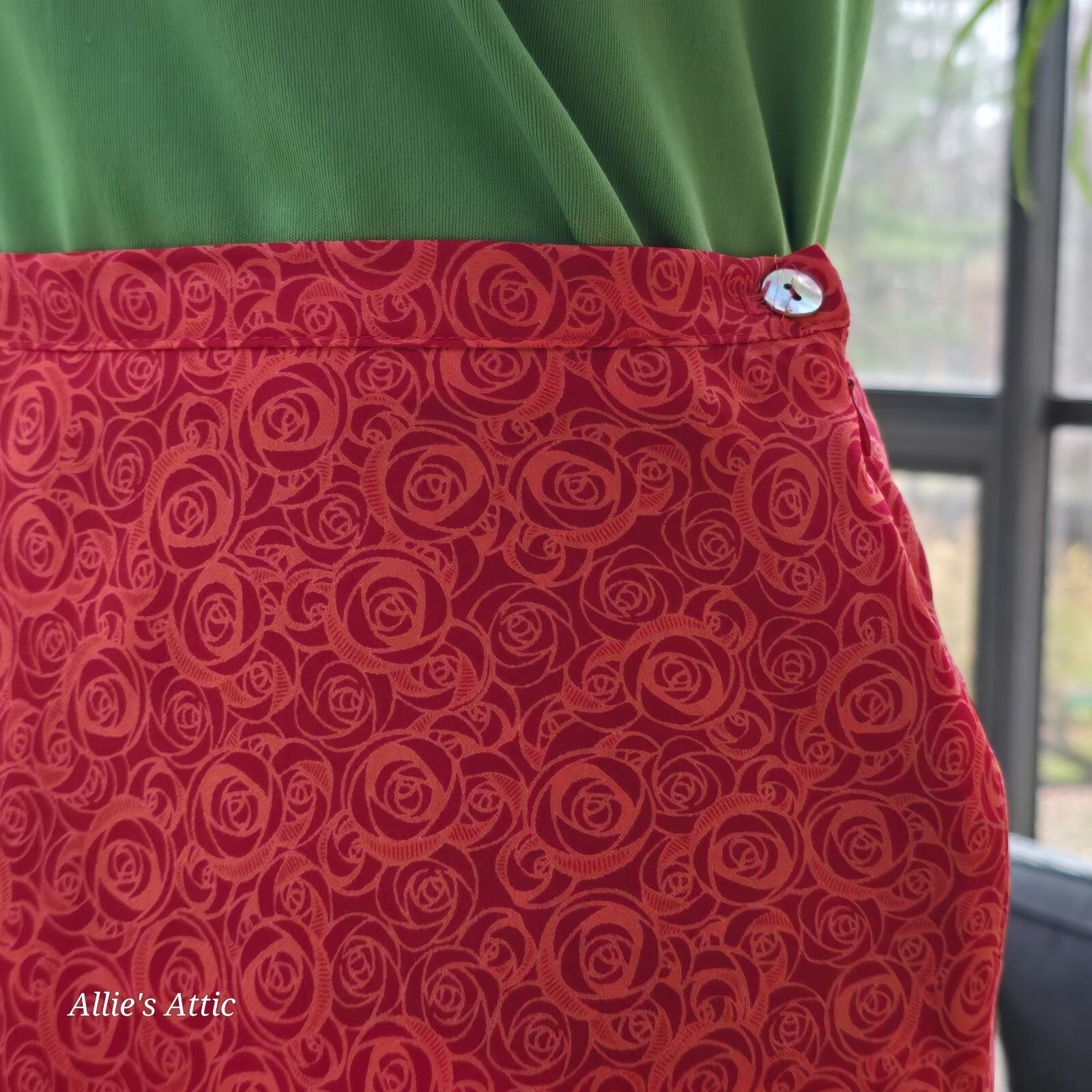 Vintage 90s Tailor B Moss Red Pink Rose Patterned Thin Floral Mini Zip Skirt 4