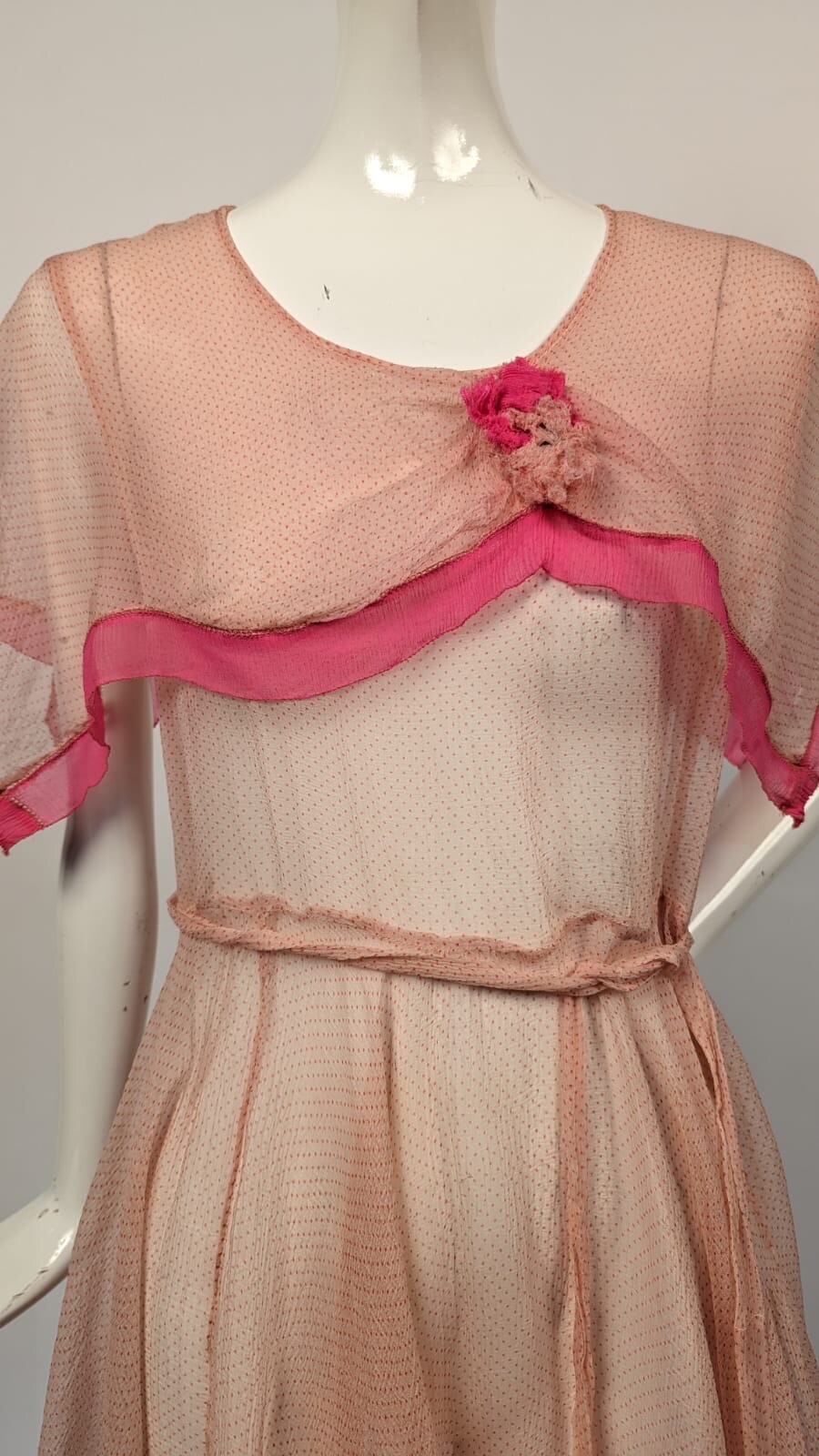 STORYBOOK SWEET 1930’S PINK POLKA DOT SILK CHIFFON SHORT DRESS W CAPE COLLAR