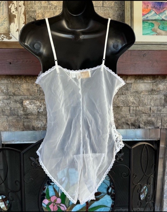 Vintage Victoria’s Secret ivory beaded Lace teddy bodysuit Women M Gold Label