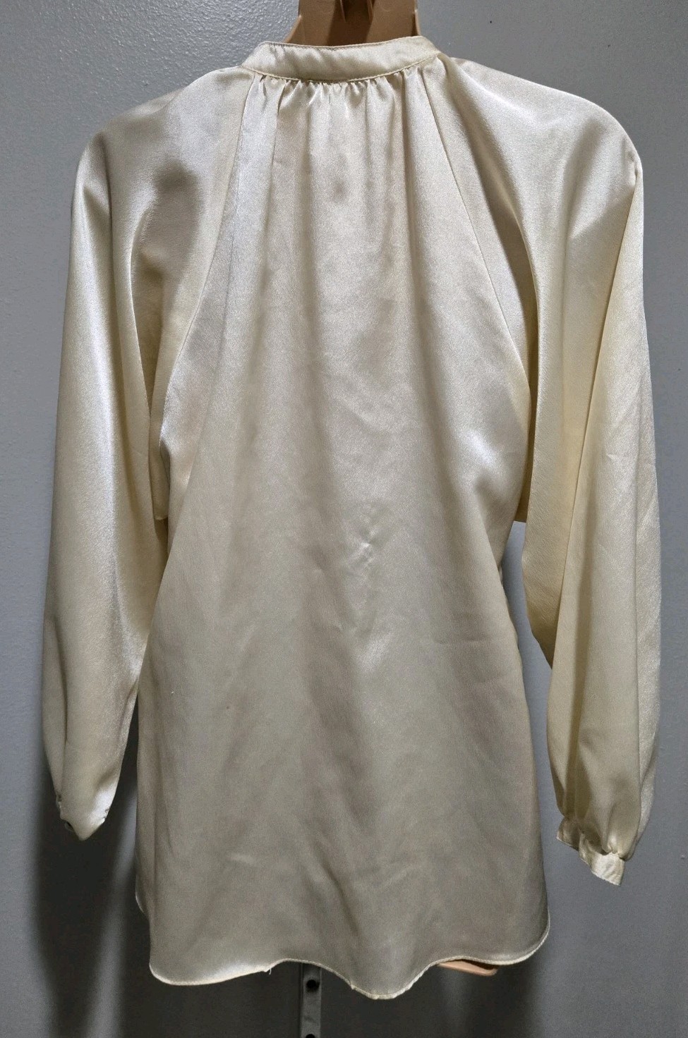 Victor Costa Vintage Champagne Blouse Button Front High Collar Size Small