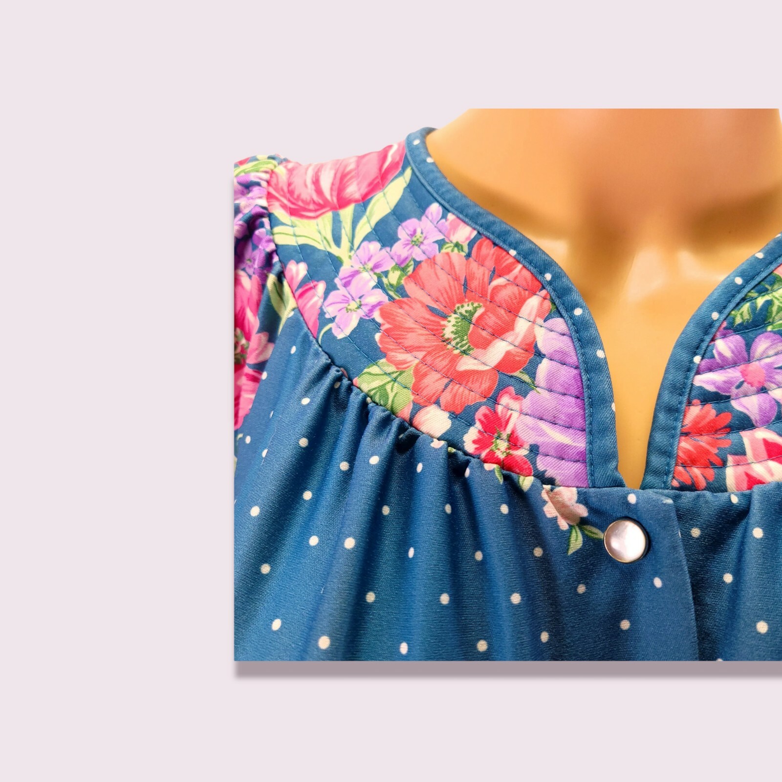 Carriage Court Women Floral Night Gown Pearl Snaps Vintage 80’s Floral