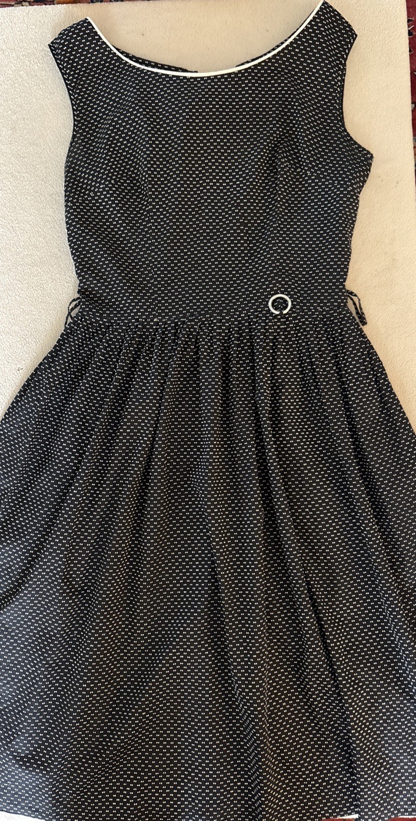 Vintage 1960’s Black & White Sleeveless Fit ‘N Flare Dress w/Sash Belt