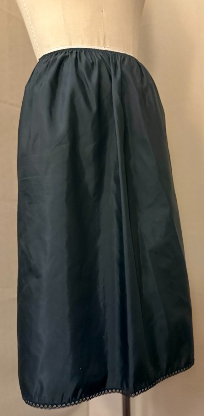 VTG MCM 1960s LINGERIE, 1/2 SLIP w/ SLIT by WONDER MAID sz M, BLACK w LACE TRIM