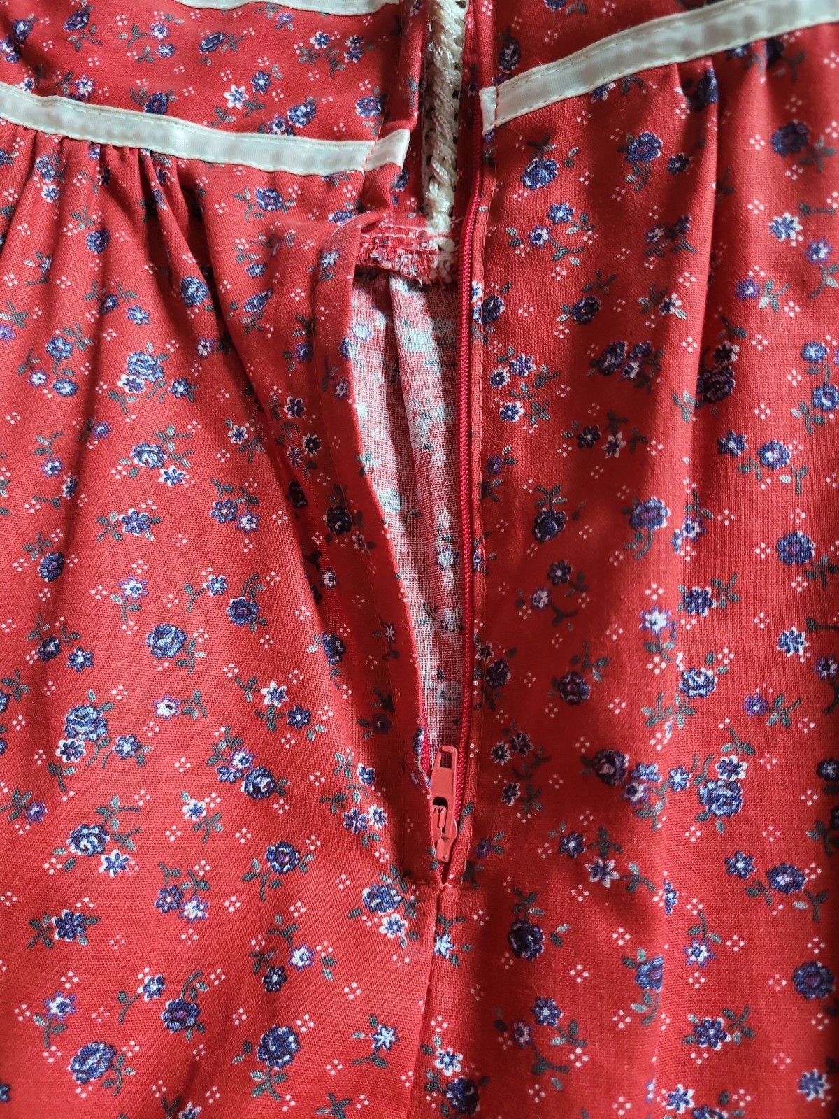 Vintage Gunne Sax Red /Blue Tiny flower Skirt. With Lace. Sz 13