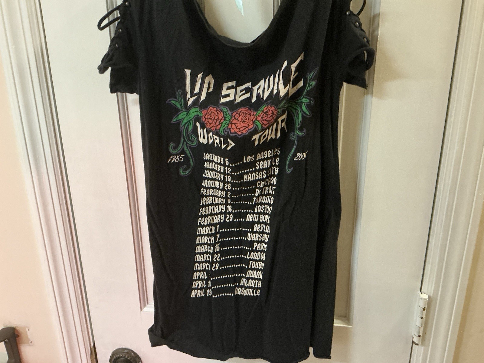 Vintage Rare Y2K Woman’s Lip Service World Tour Skull, Raven, Roses Stud Shirt