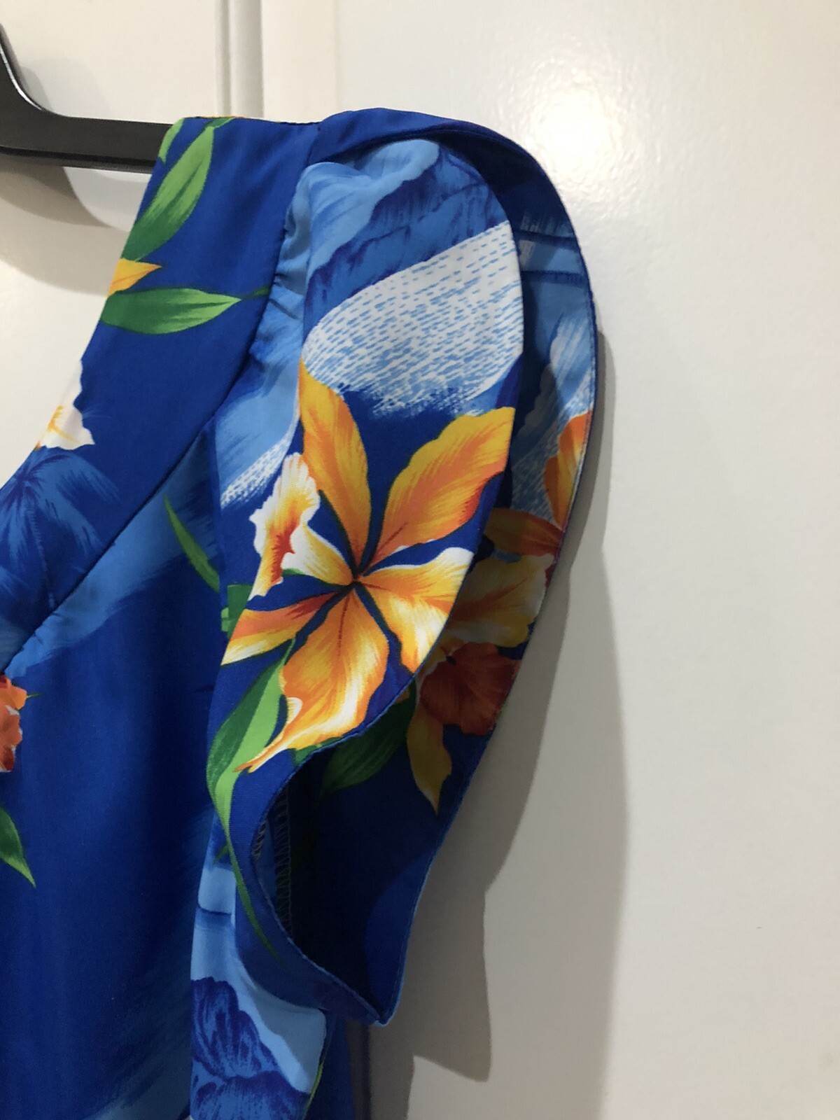 Sweethearts Hawaii Women’s Size 12 Blue V-Neck Tropical Patterns Muumuu Dress