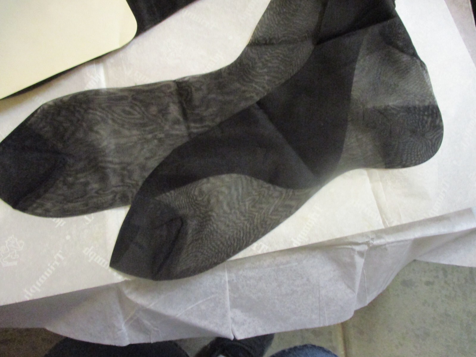 1 PR VINTAGE TRIUMPH RHT SHEER FLAT KNIT NYLON STOCKINGS SIZE 10 1/2 M ED BLACK