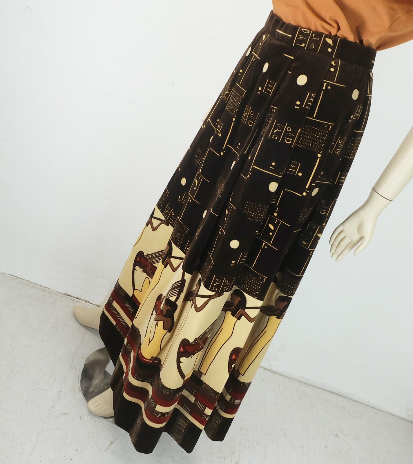 SKIRT velvet skirt with unusual Egyptian pattern 70s maxi skirt size S