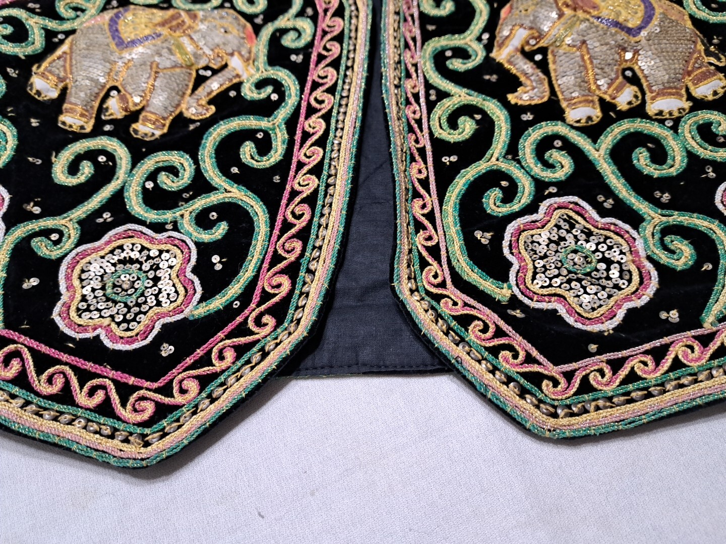 Vintage Carol Horn Workshop 3D Elephant Vest Embroidered Beaded Sequin Boho M/L
