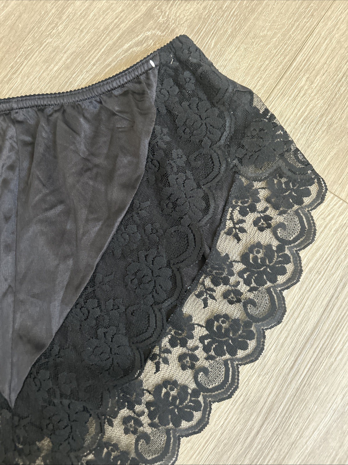 Vintage Maidenform Chantilly Panties Black Lace Trim Women’s Size 6 Underwear