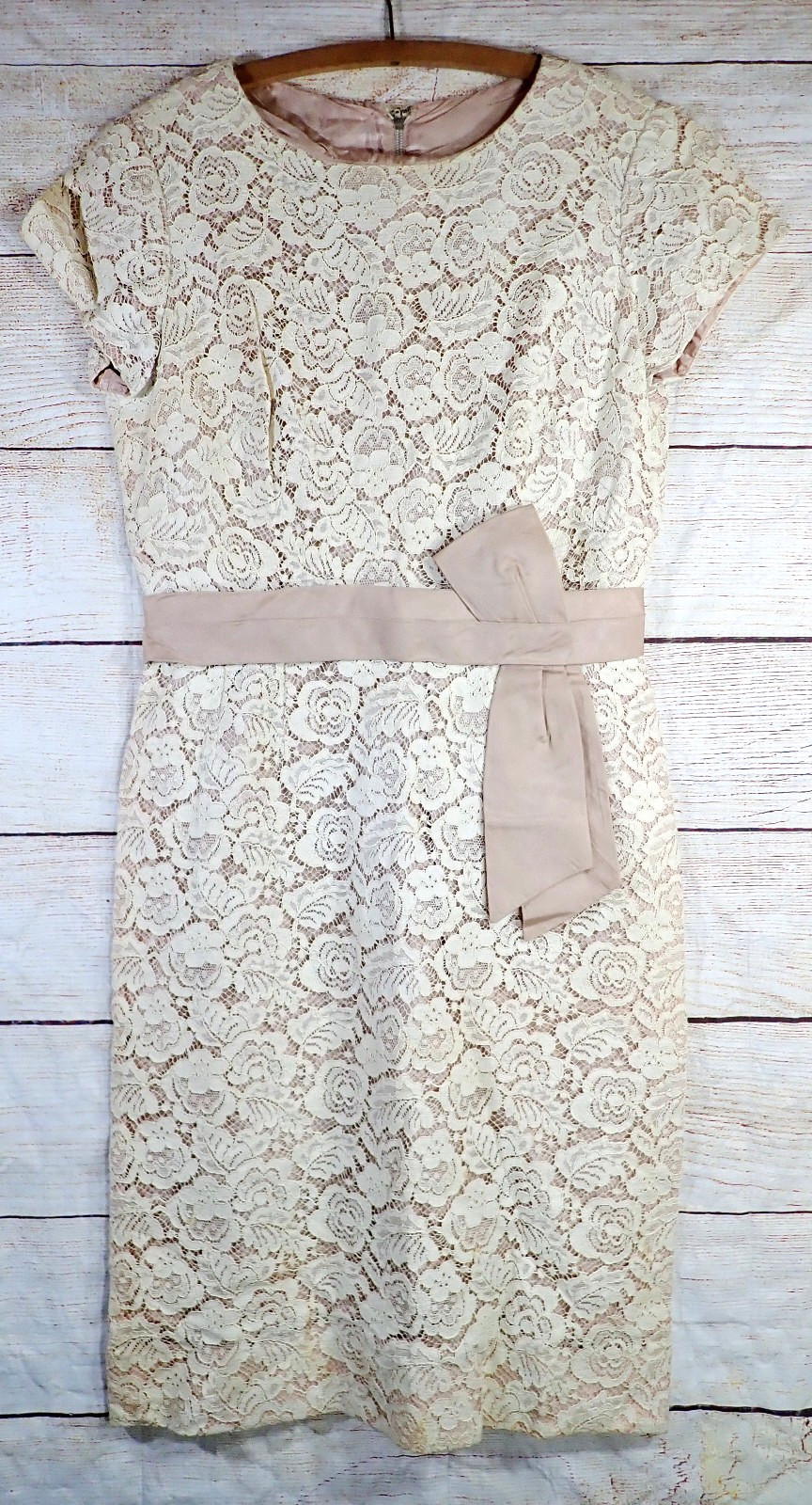 Vtg 1960s French Style Alencon Lace Sheath Cocktail Dress M Regal Zip Salmon Bow