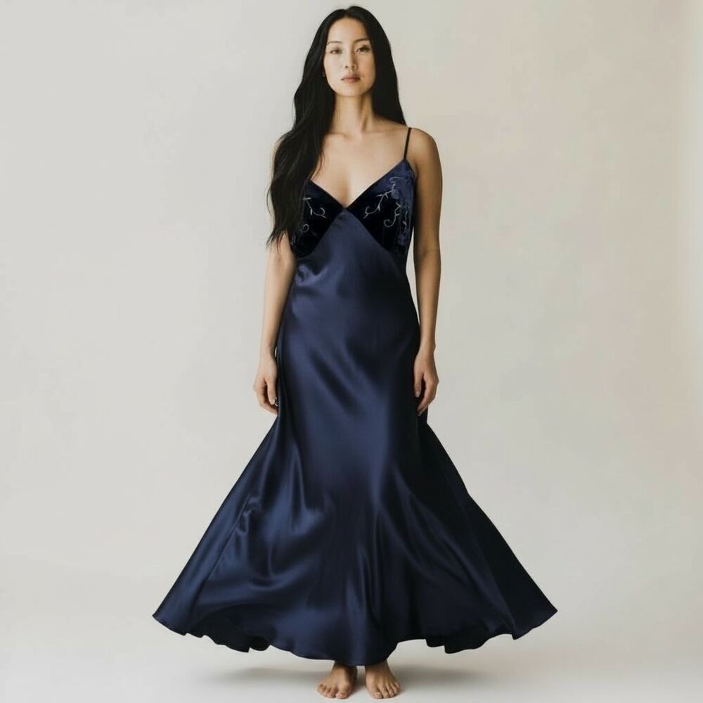 *Secret Treasures VTG Navy Blue Satin & Velvet embroidered slip dress size Large