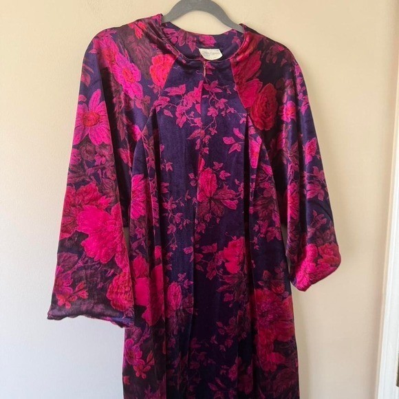 Vintage Velvet Floral Robe Magenta Pink Purple Blue 80s house coat dress