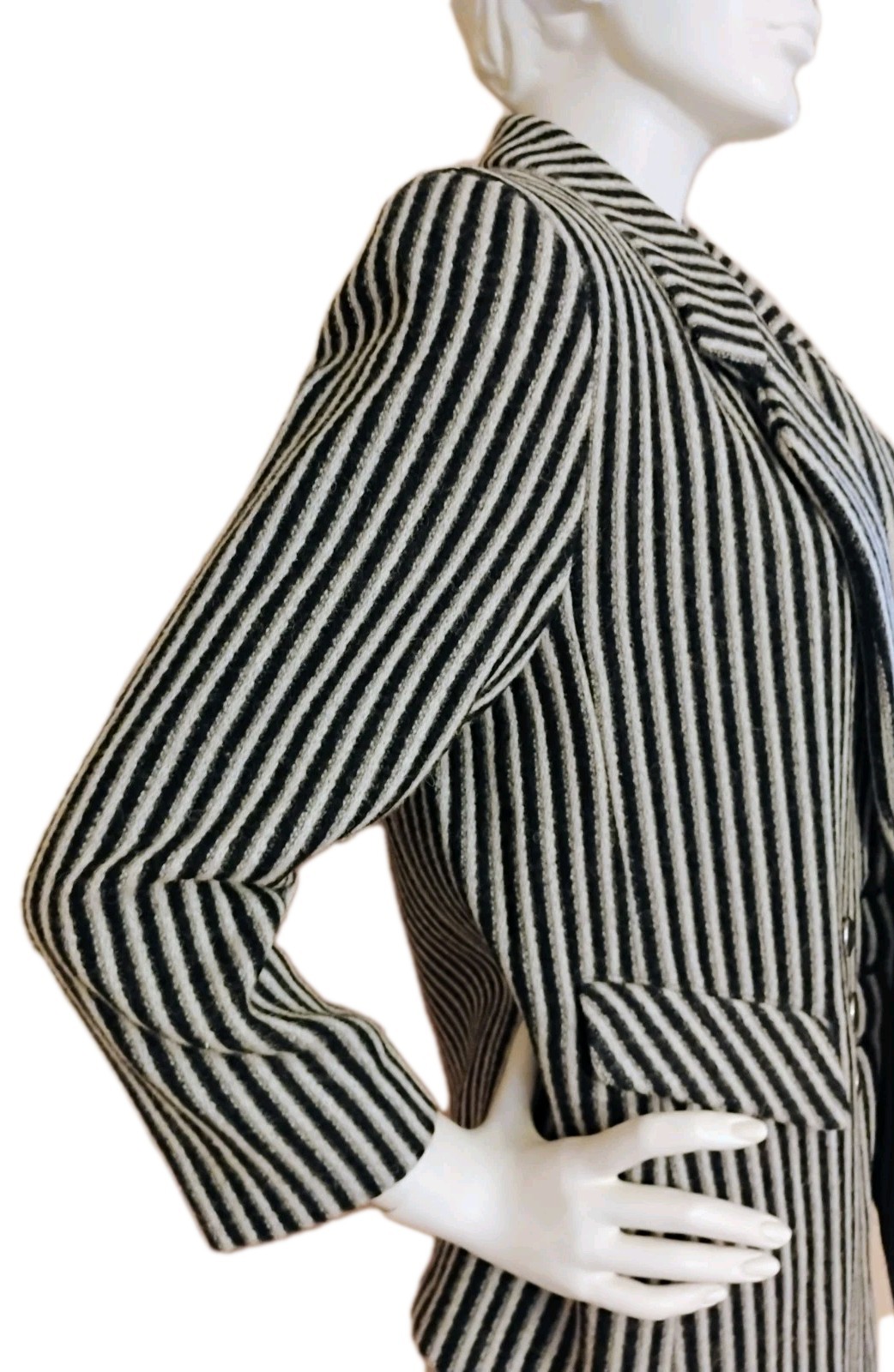 VTG 1980’s South Korean „Jayeonhee” Black & White Striped Wool Skirt Suit