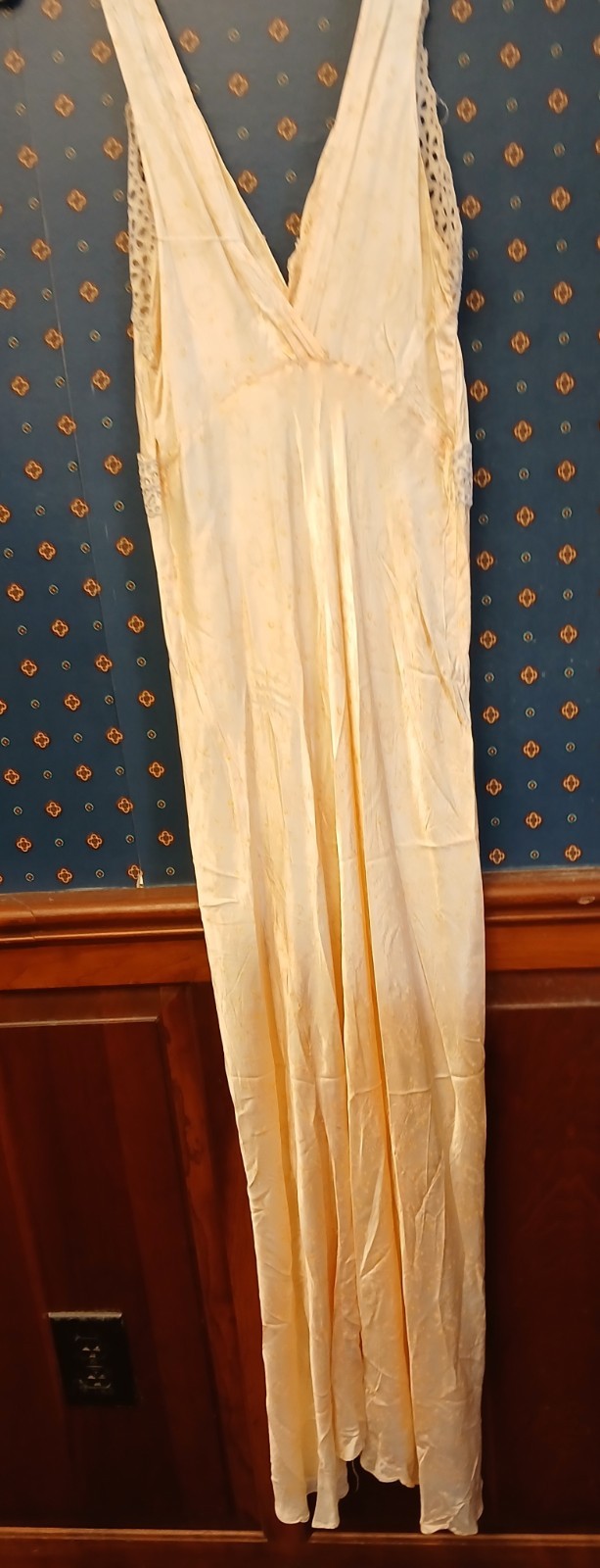 Vintage 1930s Society Lingerie Peach Silk And Lace Night gown