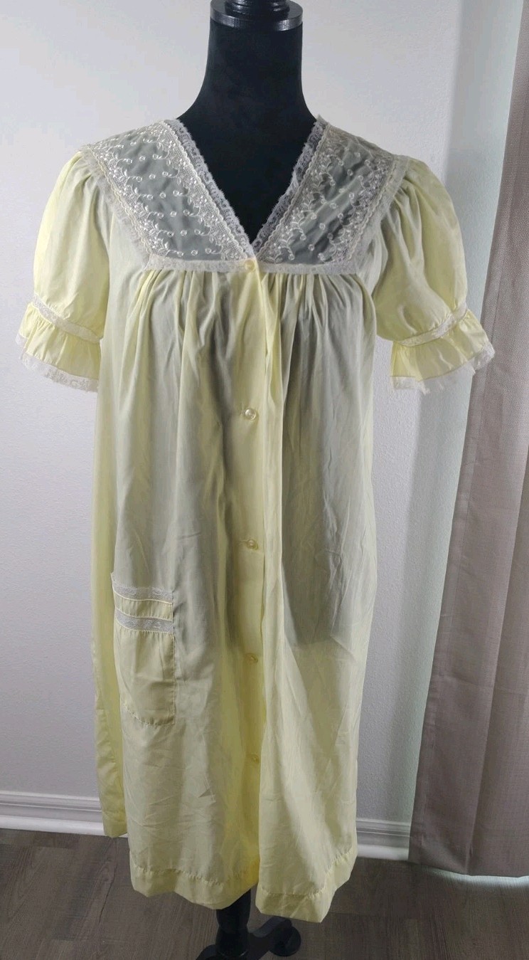 Vtg Komar Lingerie Yellow Duster Robe Housecoat Lace Trim Puff Sleeve Medium 60s