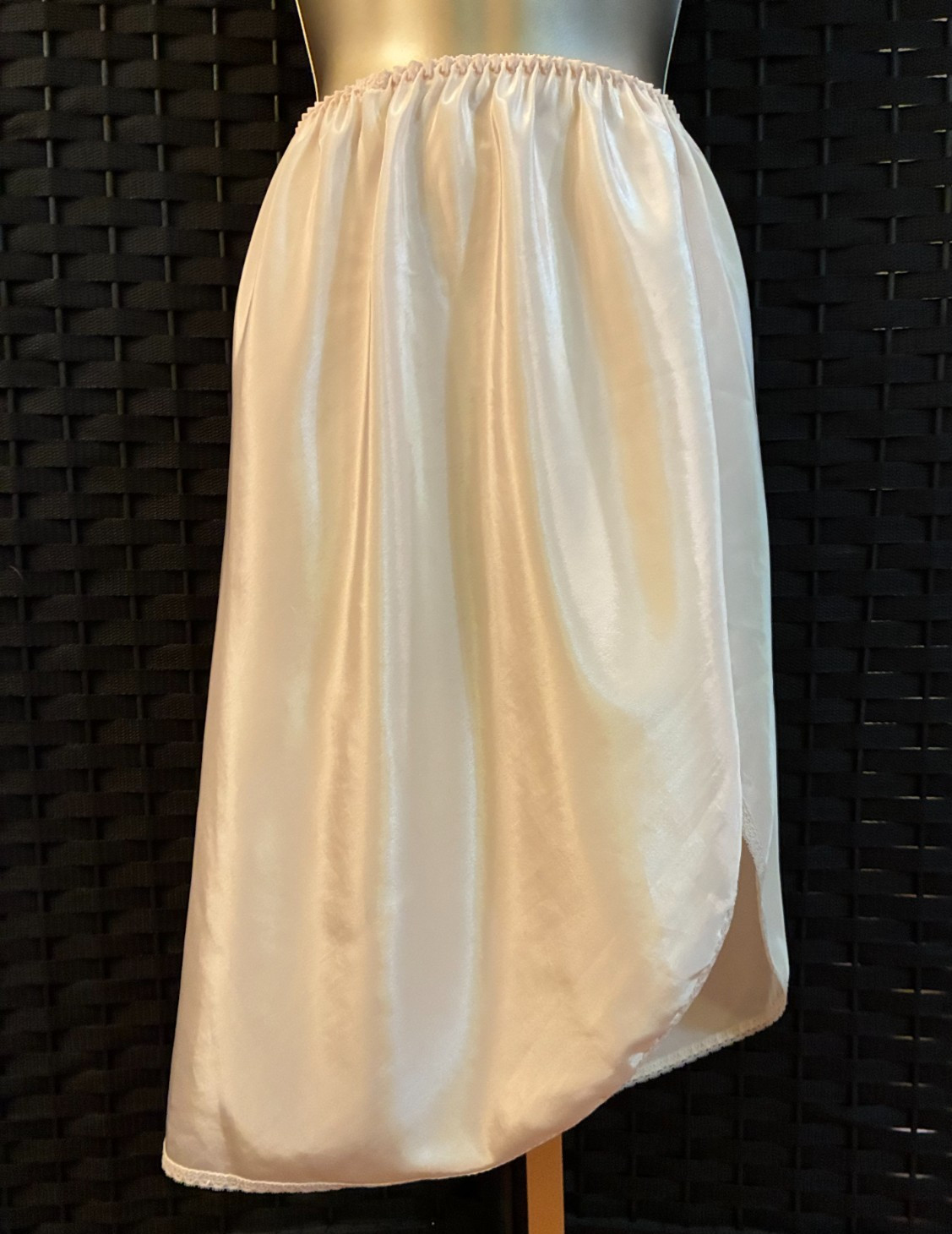 Vintage FARR WEST HALF SLIP Beige MEDIUM 22″ LIQUID SATIN Lingerie Shiny Glossy