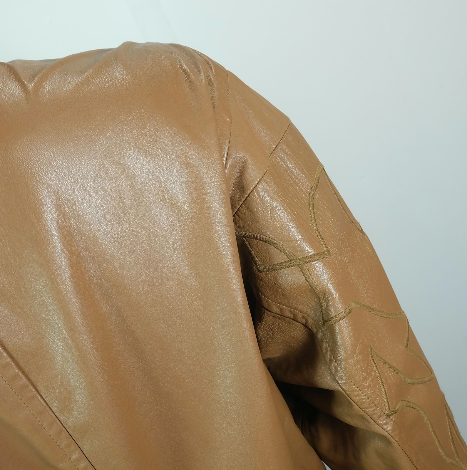 80s vintage LEATHER JACKET sz 36 caramel leather chiwitt embroidered sleeves
