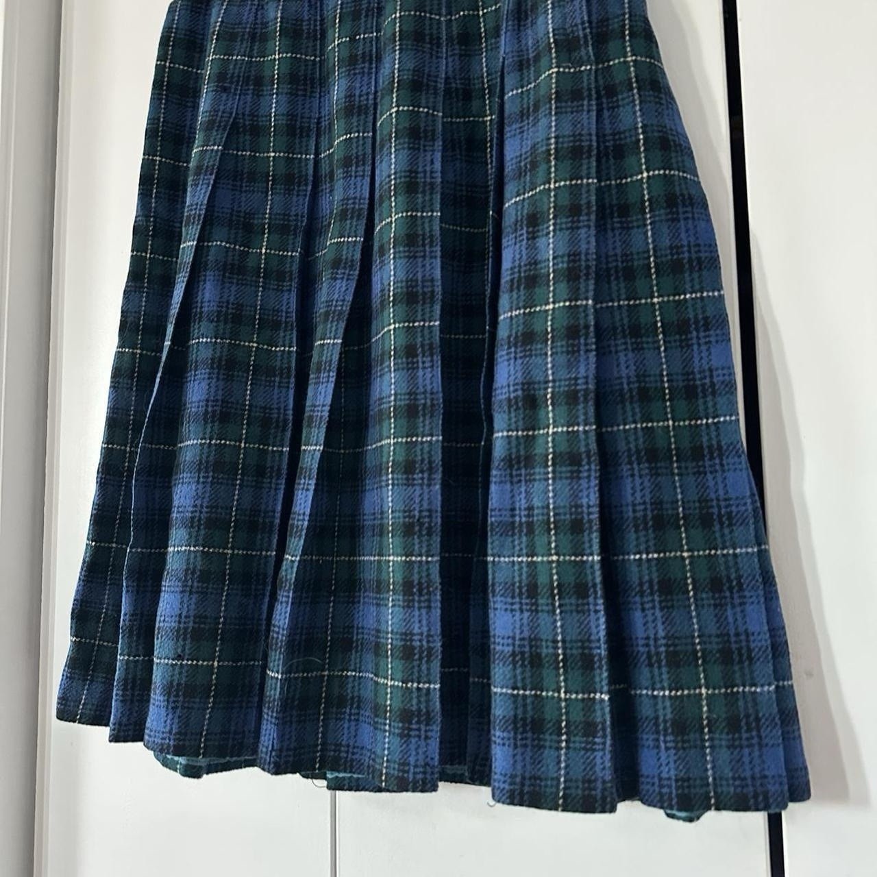 Vintage 1960s/1970s 100% Wool Pleated Midi Skirt Adjust-o-waist Siren Lynn MA M
