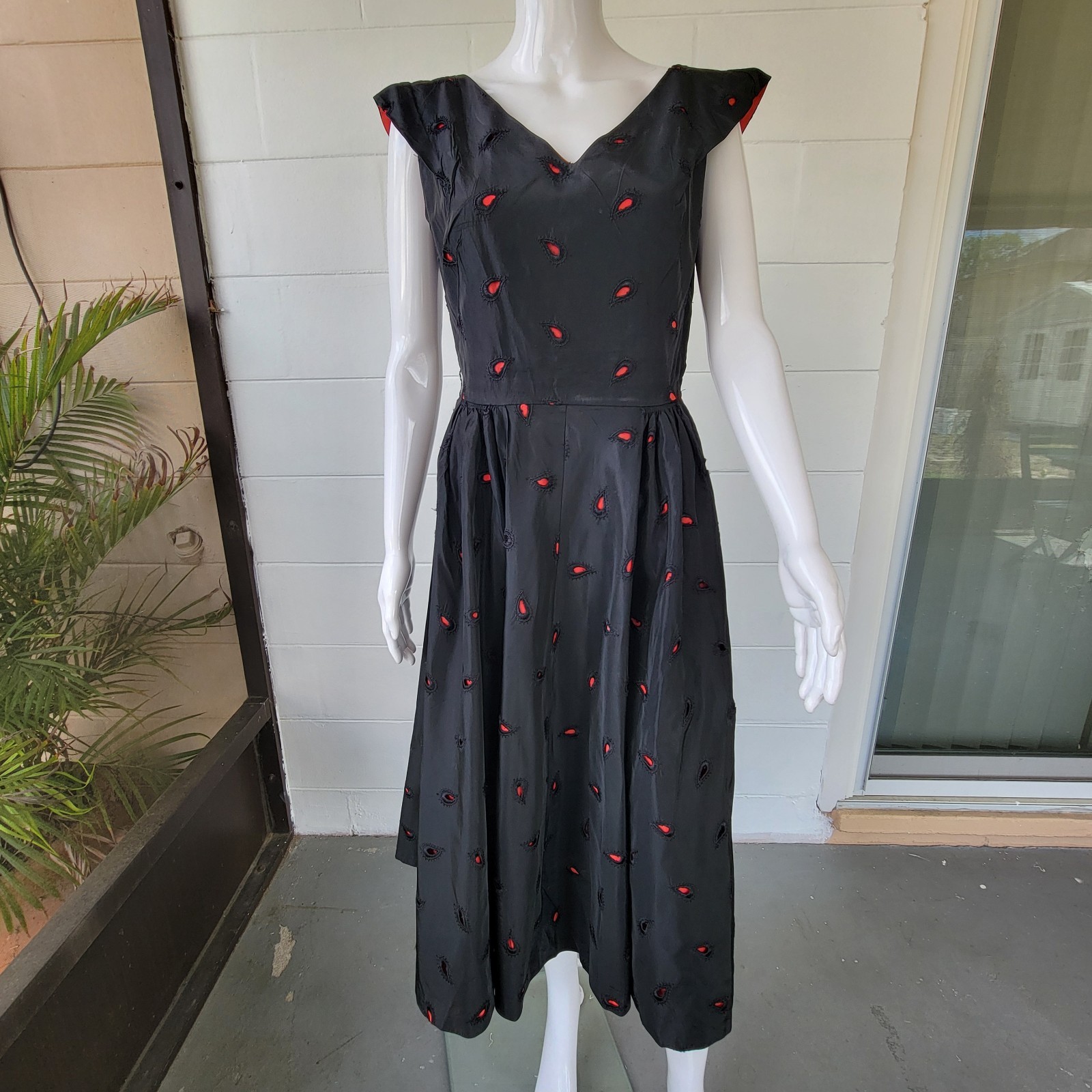 VTG 50s Frank Tisch Mr Ric Black Taffeta Party Dress 8 Red Embroidered Paisley
