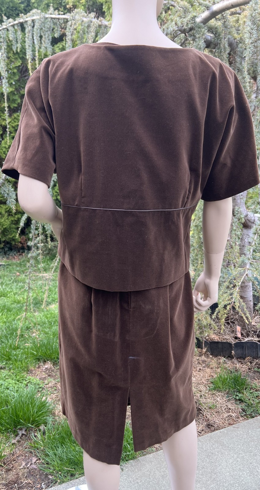 VINTAGE 1960’s BROWN VELVET DRESS & JACKET SET SUIT