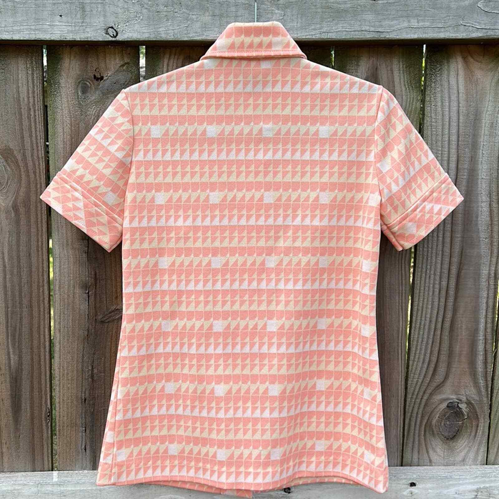 Vintage Stage “7” Peach and Cream Button Up Top
