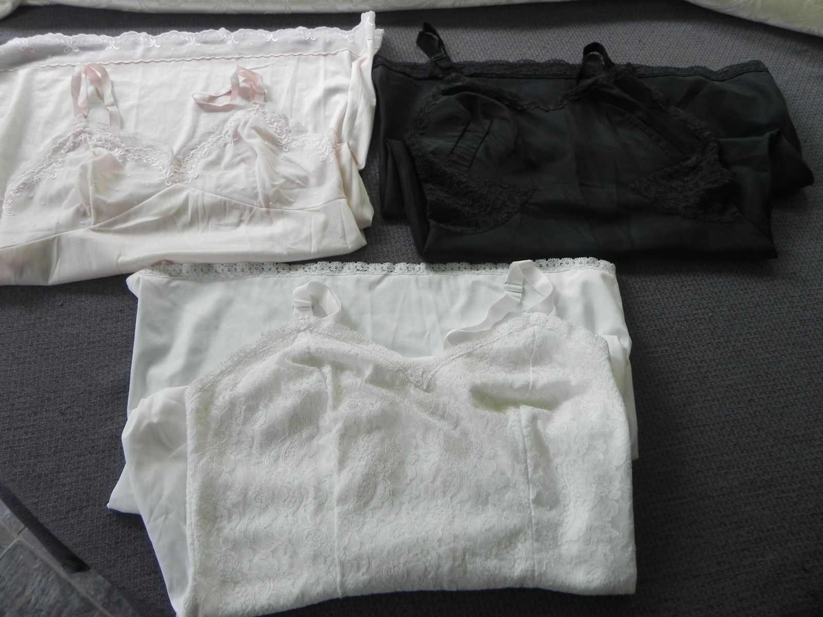 GREAT VTG LOT 3 Lace & Nylon Slips White, Black & Pale Pink Barbizon + Sz. 32 !