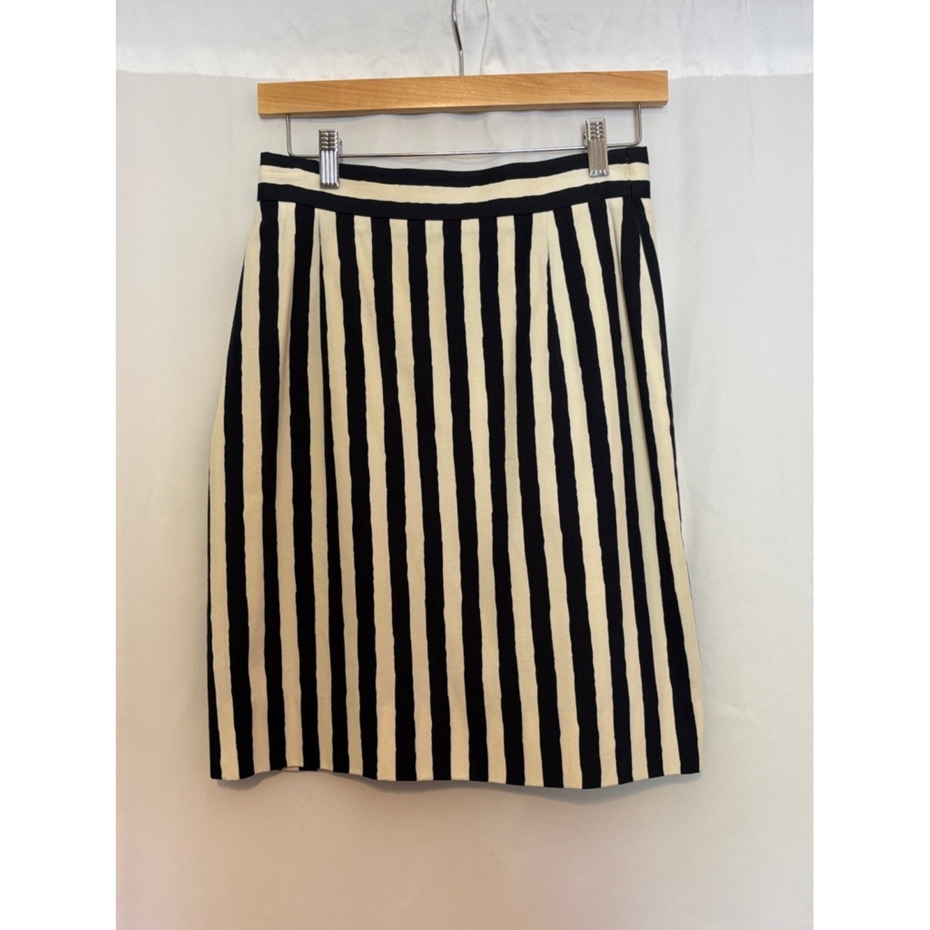 Vintgage Louis Feraud Black & Cream Vertical Stripe Straight Skirt Lined size 8