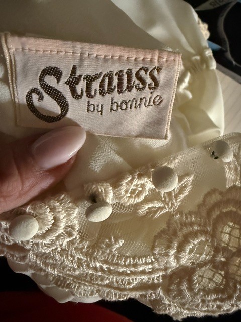Vtg Victorian Renaissance Ivory Lace Prairie Wedding Dress Boho Sz 8 High Neck