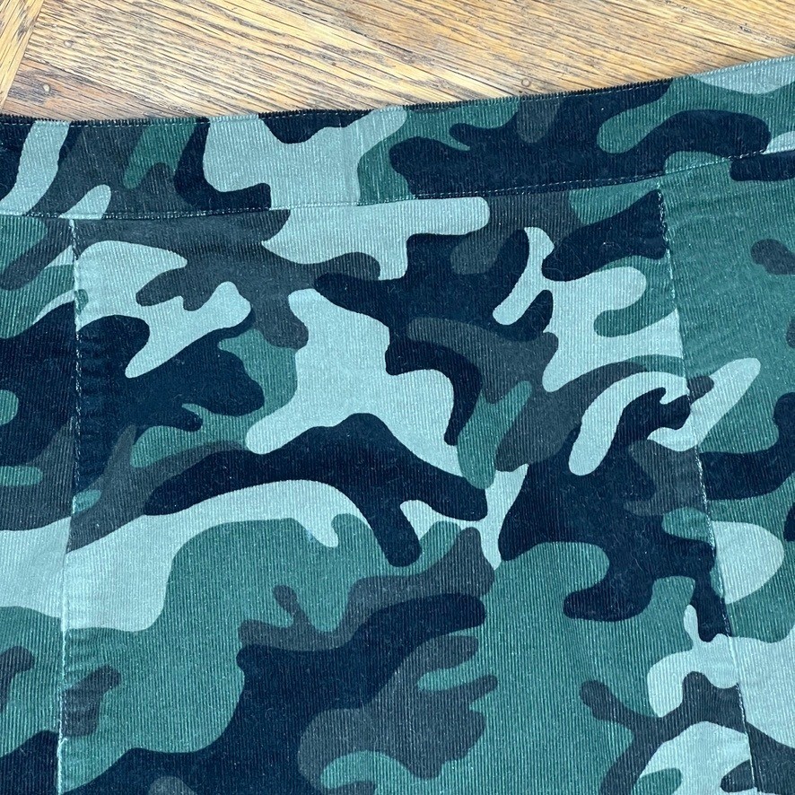 True Vintage Y2K Miniskirt – 2005 Camo Corduroy XL Full Zip – Vintage Grunge