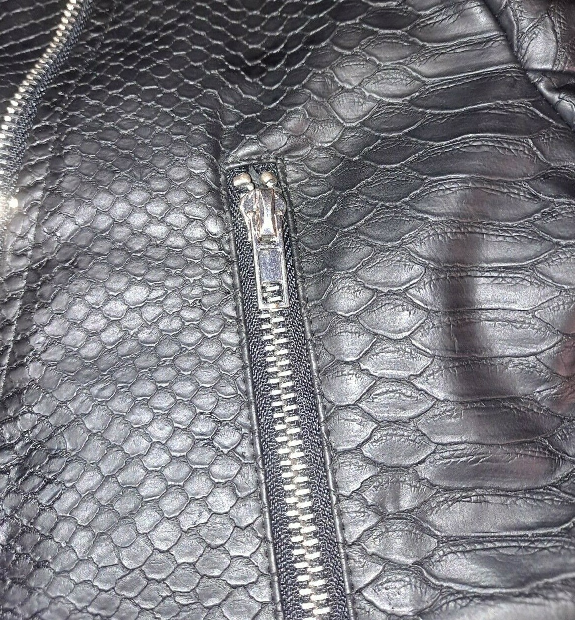 Black Cropped Biker Girl Jacket Ladies Small Polyester „Looks Like Real Leather”