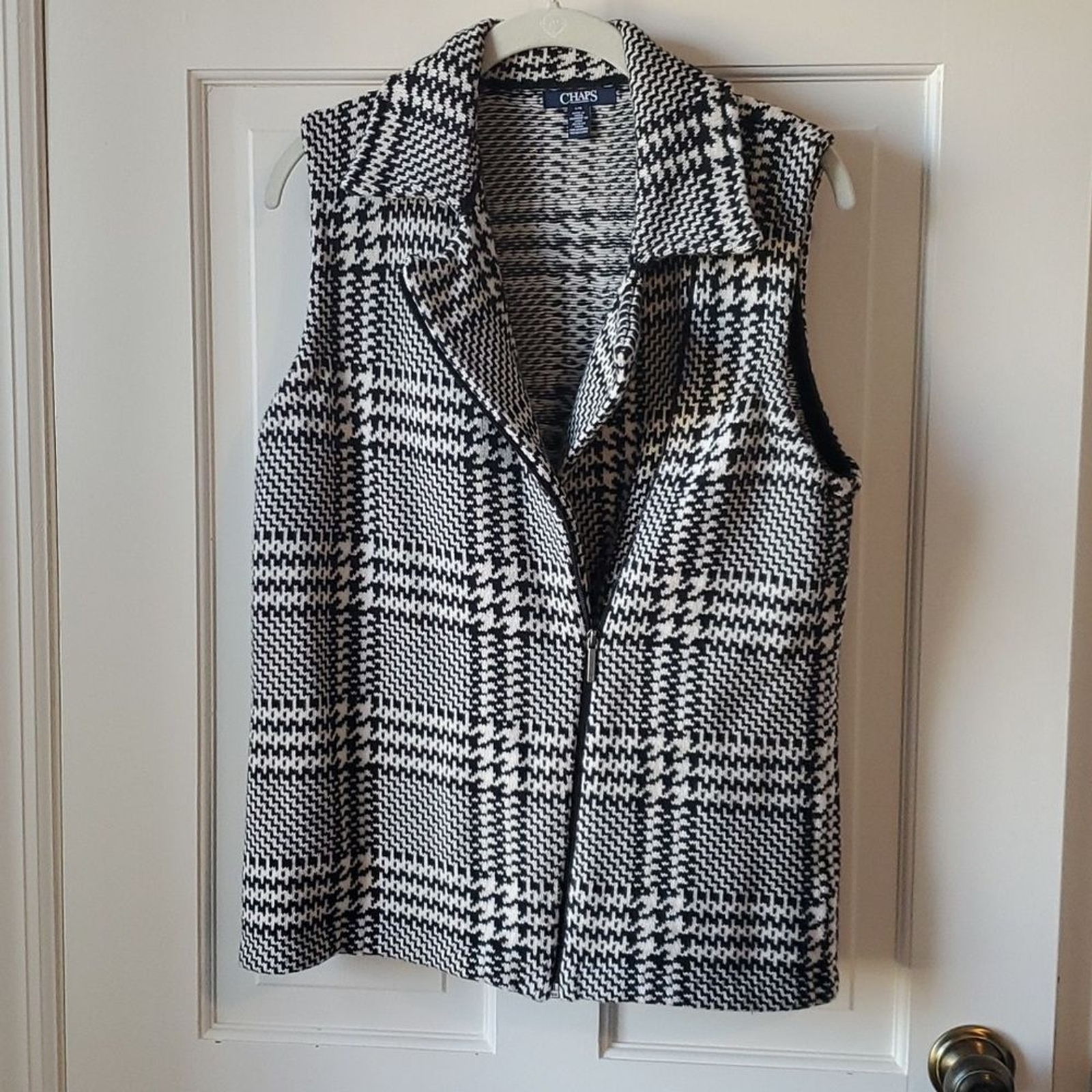 CHAPS HOUNDSTOOTH MOTO STYLE SWEATER KNIT VEST SIZE LARGE BLACK CREAMY WHITE