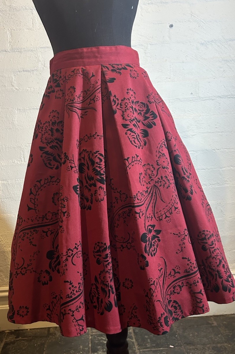 Original 1950/60s Full Cotton Skirt In Deep Plum & Black Velveteen Roses Sz S